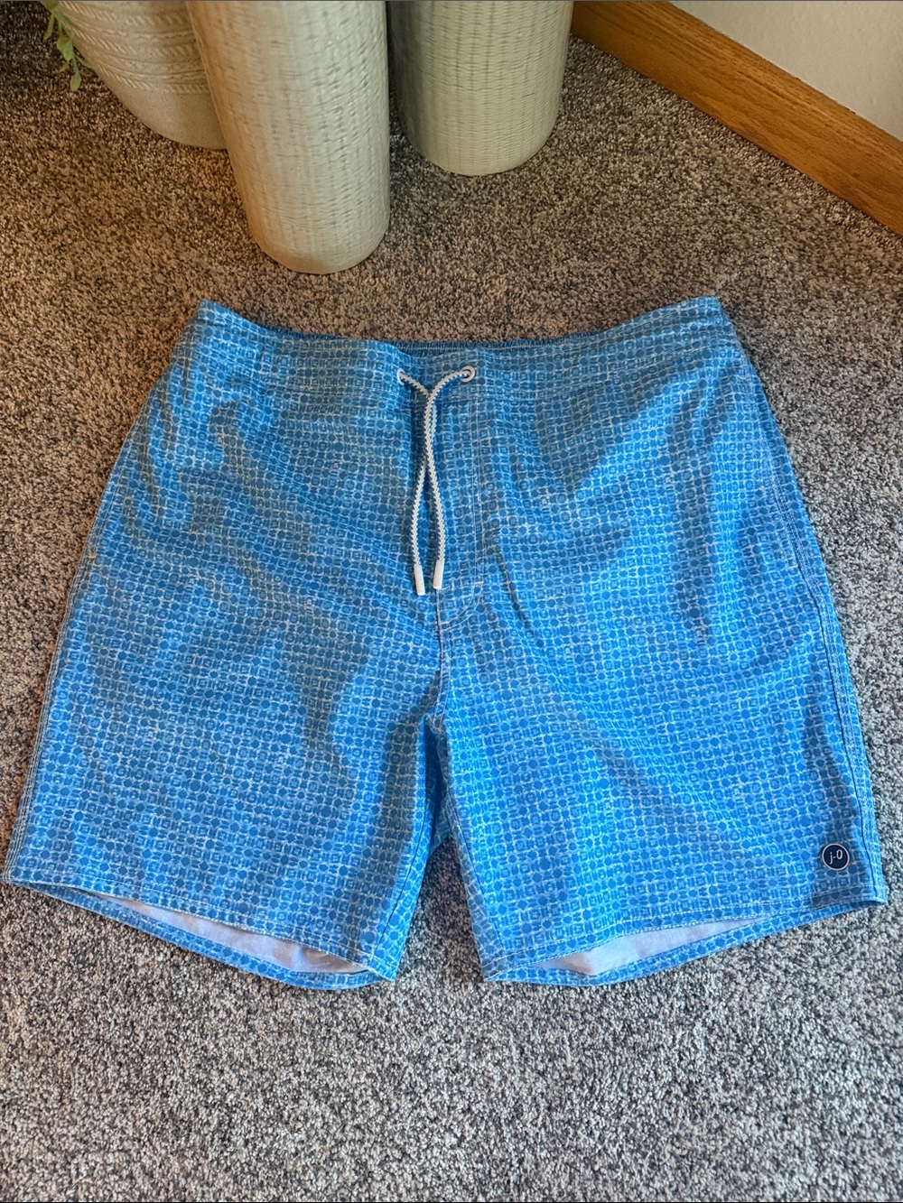Johnnie-O Men’s XL Lined Swim Trunks Shorts Pocketed Light Blue Geometric Print